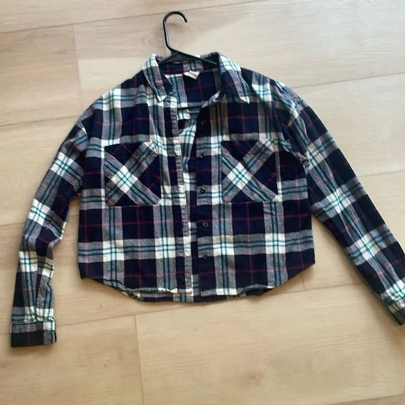Cropped Flannel - Picture 1 of 13
